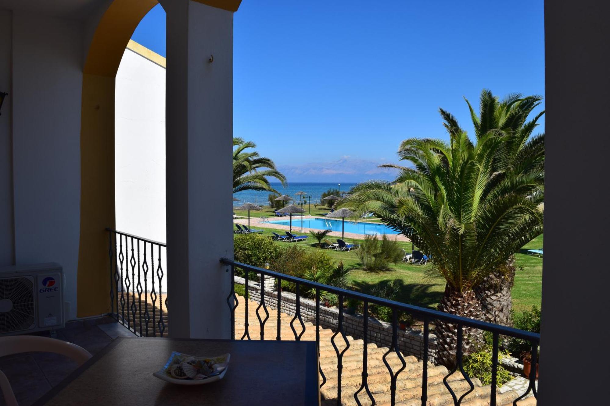 S&C Kosmos Beach Resort Roda  Exterior foto